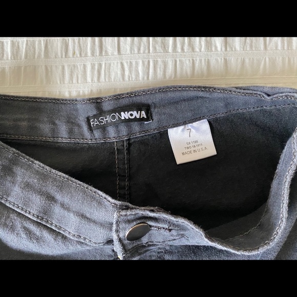 Fashion Nova medium grey light weight jeans - Picture 4 of 4